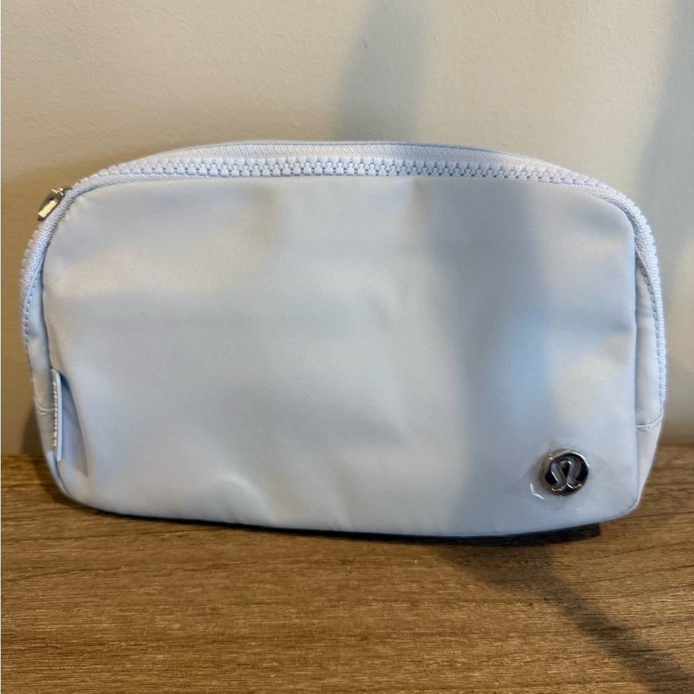 Lululemon Everywhere Belt Bag WNDM